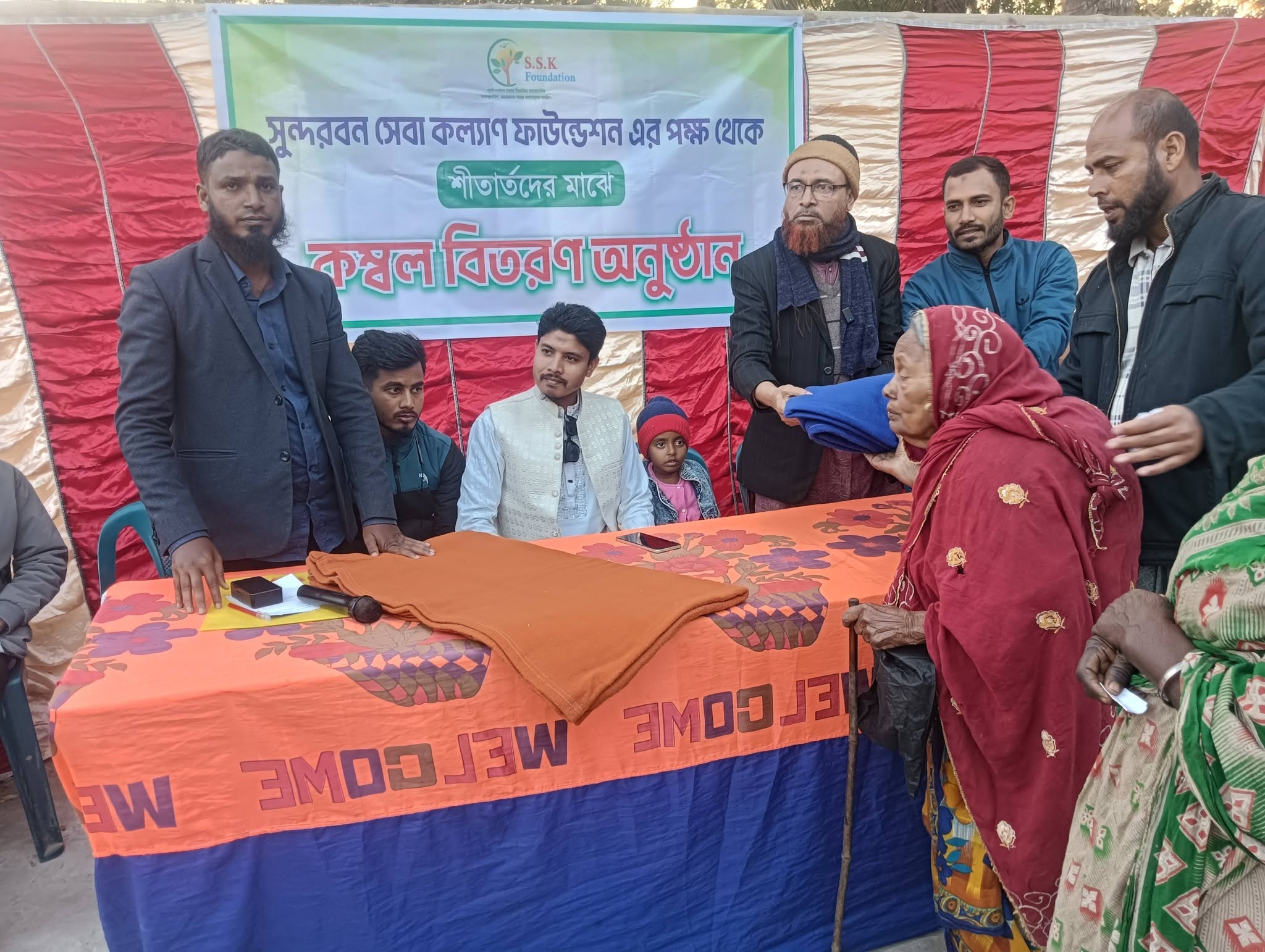 শীতার্ত মানুষের মাঝে কম্বল বিতরণ